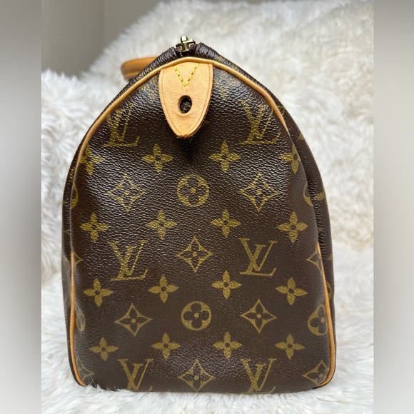 SOLD‼️! ♥️ Louis Vuitton Bandouliere Monogram Speedy 30
Was:$842 - Picture 5 of 17